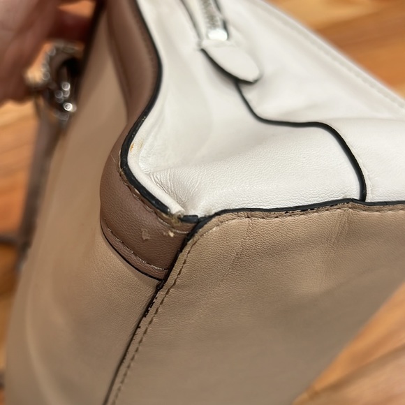 Guess ORIGINAL- FAUX-LEATHER SATCHEL GUESS BAG NGN 25000 immaculately EUC 💯🔥🔥 - Picture 15 of 15